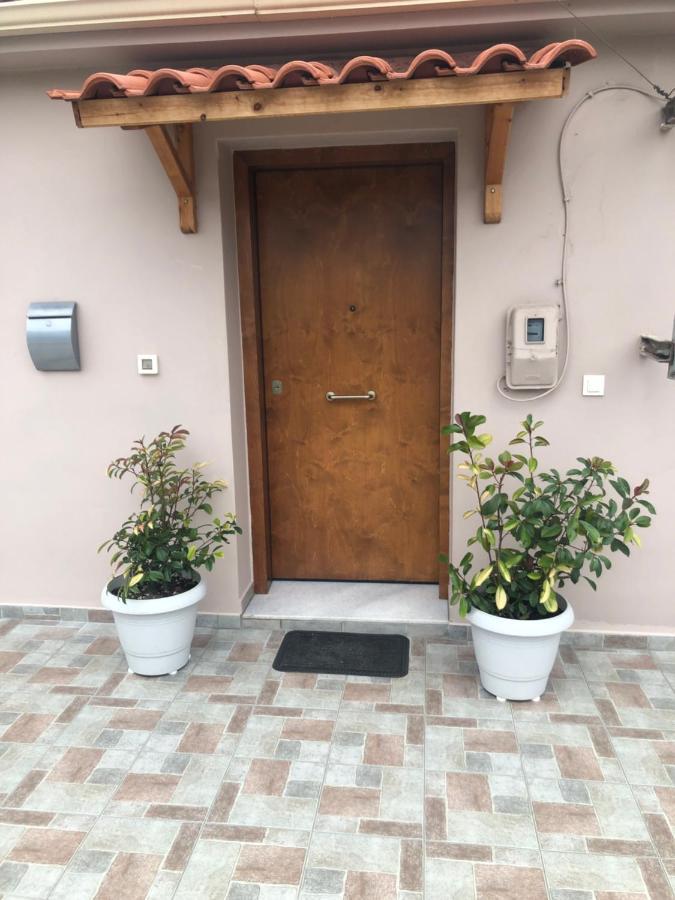Chrysa'S House Apartment Aigio Exterior photo